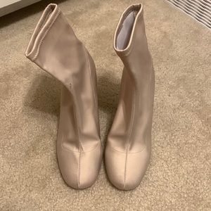 NWT champagne color joie boots